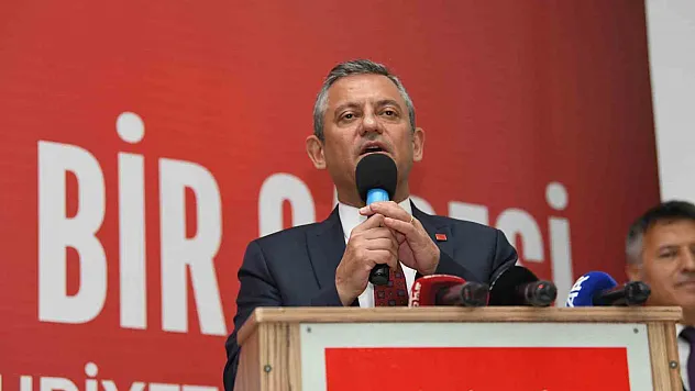 CHP Genel Başkanı Özgür Özel, Esenyurt'ta üye katılım törenine katıldı