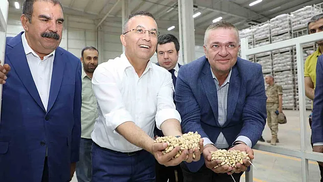 Antep fıstığı lisanslı depoda incelemelerde bulundu