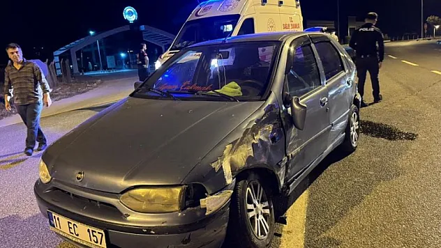 Kamyonet ile otomobil çarpıştı