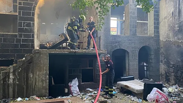 TARİHİ YAPI YANGINDA ZARAR GÖRDÜ