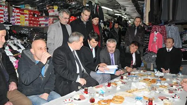 Mecidiye Halk Pazarı Esnafından Demirtaş'a Kahvaltı
