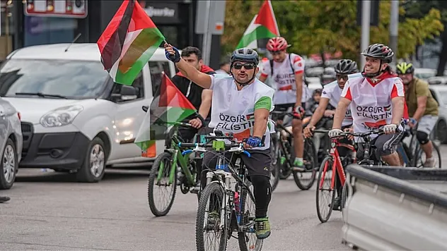 Bursa'da bisikletliler Gazze için pedal çevirdi