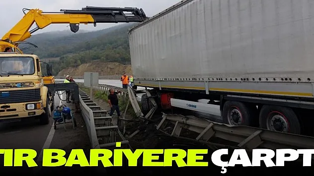 tır bariyere çarptı