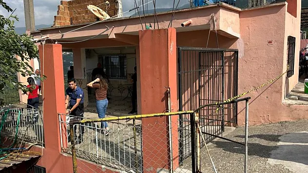 Eşini tüfekle öldürdü