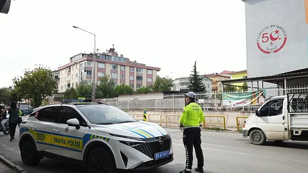 Polis ekipleri okul çevresinde
