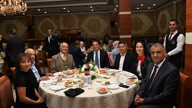 Bakan Özer muhtarlarla buluştu