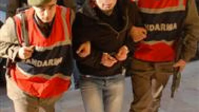 Dedikodu yüzünden komşusunu bıçakladı