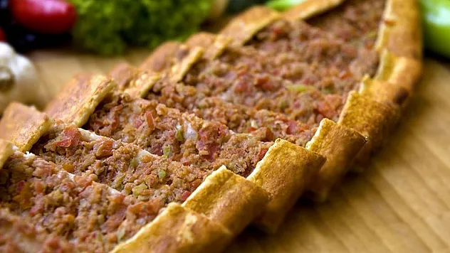 PİDE HARCINDAN SAKATAT ÇIKTI