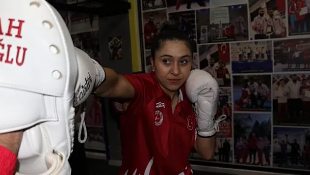 Talihsizliğini yenmek istiyor