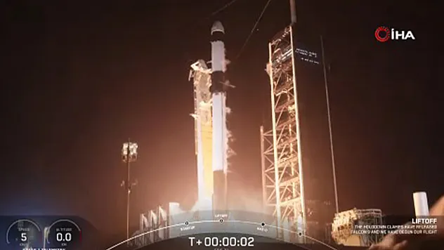 Uluslararası Uzay İstasyonu'na malzeme taşıyan SpaceX uzay aracı yörüngeye yönlendirildi