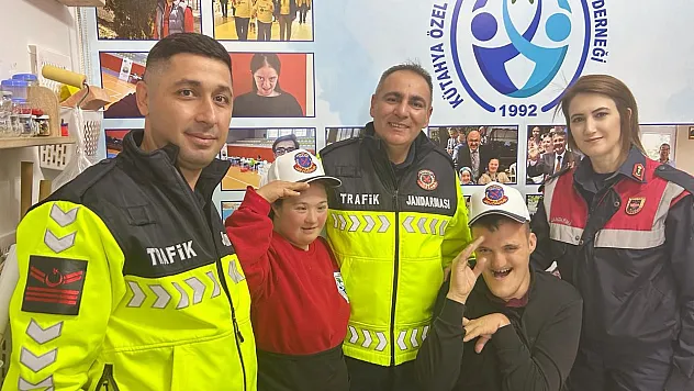 Jandarmadan down sendromlu gençlere destek yardım