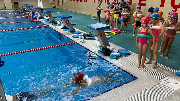 Nazilli'de minikler suyla buluşmaya devam ediyor