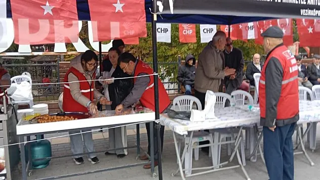 Atatürk'ün ölüm yıldönümünde lokma dağıtıldı