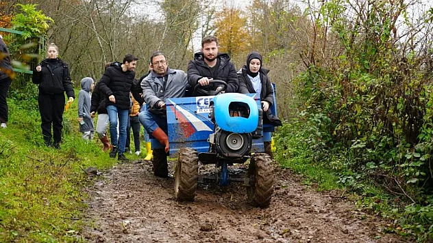 Üniversitede 'dersimiz kivi hasadı'