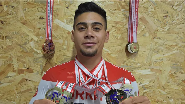 Milli bisikletçi başarıya pedal çeviriyor