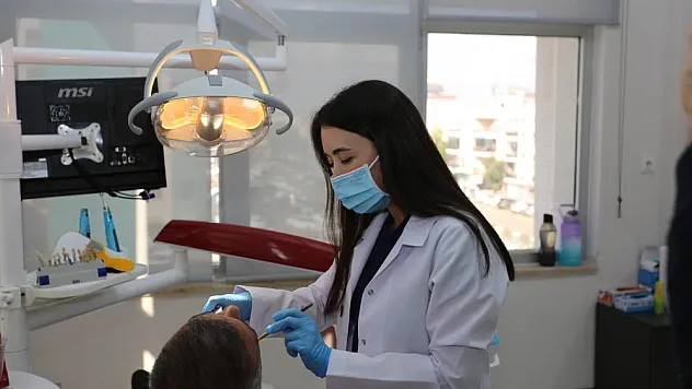Diş Hekimi Simge Akın: 'Vücut sağlığı ağızda başlar'