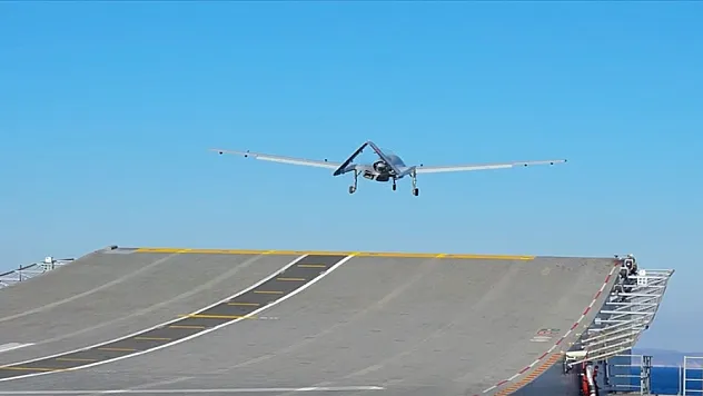 Bayraktar TB3'den TCG Anadolu'ya başarı iniş kalkış