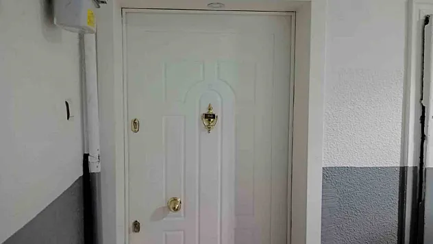 Kavga ettiği ablasını bıçaklayan kardeş beşinci kattan atlayarak intihar etti