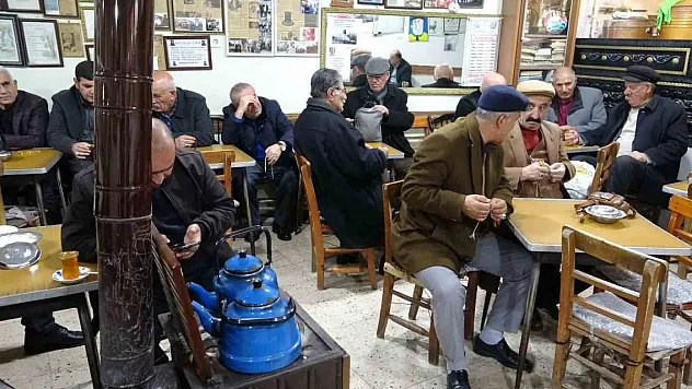 Van'da 82 yıllık çay evinde nostaljiye yolculuk