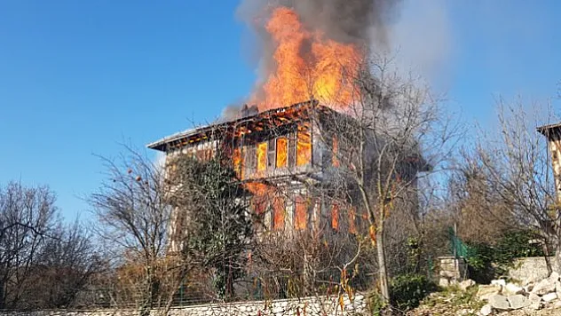 350 yıllık konak harabe oldu