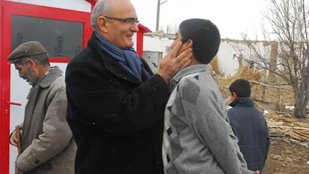 Başkan Yılmaz'dan Van'a sevgi eli