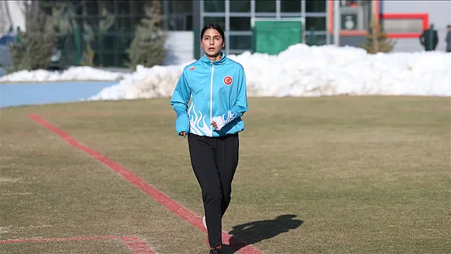 Görme engelli atlet, kürsünün zirvesine çıktı