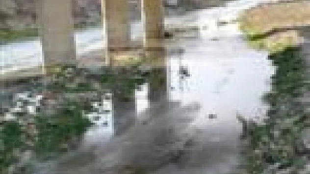 KÜRDÜN DERESİ BUZ TUTTU