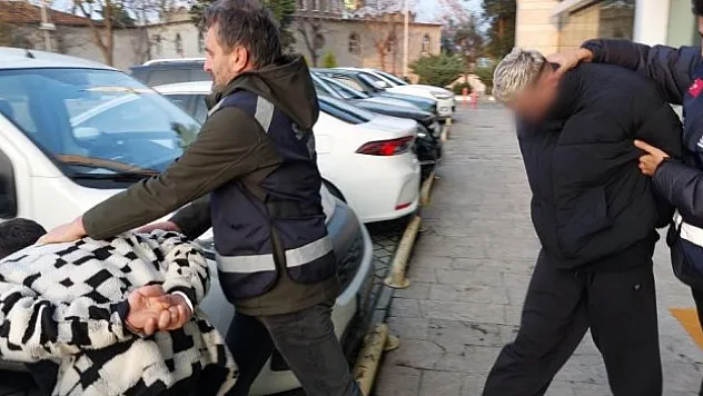 5 kilo 700 gram skunkla yakalanan şahıslar tutuklandı