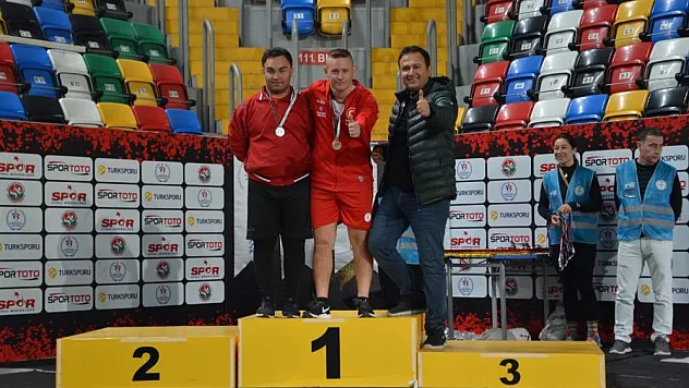 madalyaları topladı