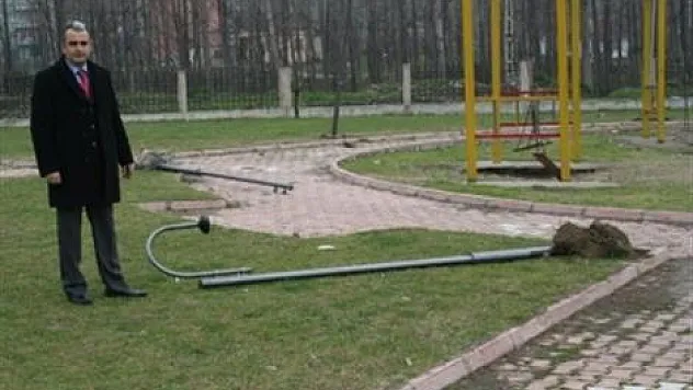 Belediye yapıyor magandalar yıkıyor