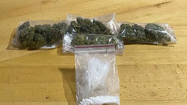 Uyuşturucuyla yakalanan 5 kişi gözaltında