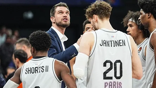 Zirvede yine Paris Basketbol  takımı