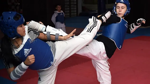 Kepezli tekvandocular şampiyonaya hazırlanıyor