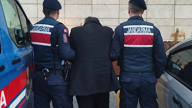 4 yıl 5 ay hapis cezası ile aranıyordu