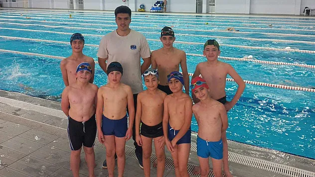 Minik yüzücüler kulaçları ile Çorum'u temsil edecek