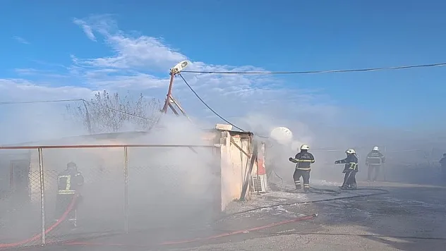 Tavuk çiftliğinde yangın çıktı