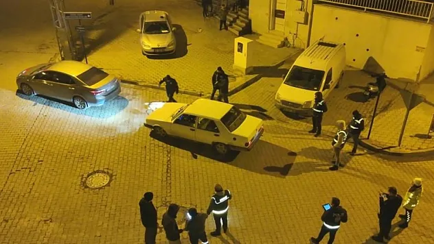 28 araç ve 2 bin 201 şahıs kontrol edildi