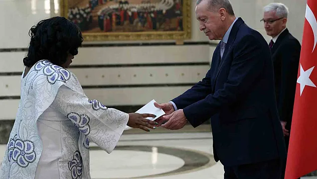 Üç ülkenin büyükelçisinden Cumhurbaşkanı Erdoğan'a güven mektubu