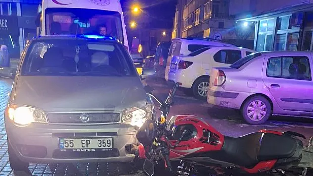 Motosikletteki 2 kişi yaralandı