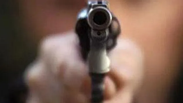 Amcaoğlunu tek kurşunla vurdu