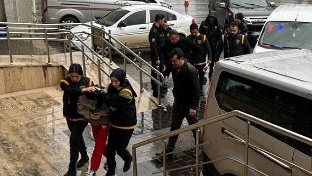 Oğlunu iple boğarak öldürdü