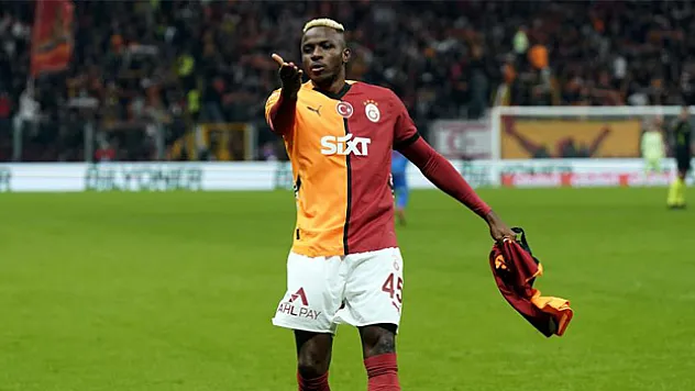 Victor Osimhen ligdeki 10. golünü attı
