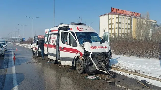 Ambulanslarında karıştığı trafik kazasında 9 kişi yaralandı