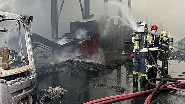 FABRİKADA YANGIN ÇIKTI