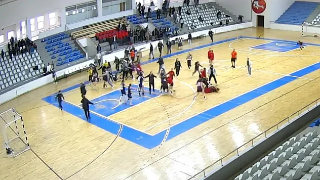 Bingöl'deki kavga kameralara yansıdı