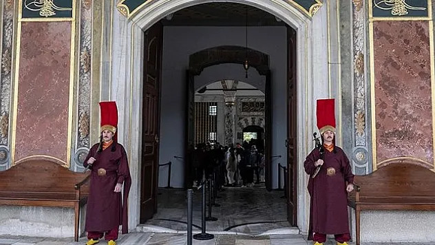 Jandarmalar 'silahtar' kıyafetiyle nöbette