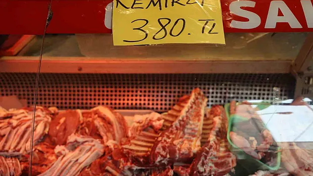 Adana'da kasap ve vatandaşlardan fahiş fiyatla et satanlara tepki