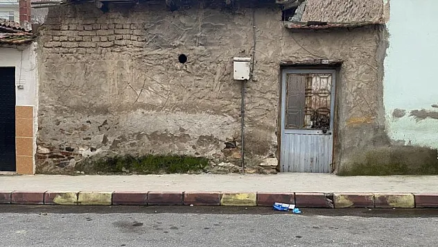 Manisa'da yalnız yaşayan kadın evinde ölü bulundu