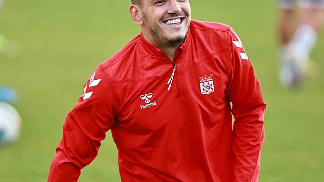 Sivassporlu Rey Manaj'dan Sivaslı çocuklara jest