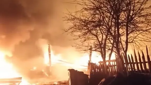 Sinop'ta yangın: 2 ev ve 1 samanlık yandı